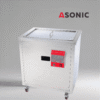 ASONIC Industrie 100L Ultraschallreiniger mit Deckel ASONIC 100L Industrie-Ultraschallreiniger mit geschlossenem Deckel für große industrielle Reinigungsaufgaben.