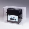 ASONIC 7L Ultraschallreiniger in einer Silent Box zur Geräuschreduzierung während des Ultraschallbetriebs.